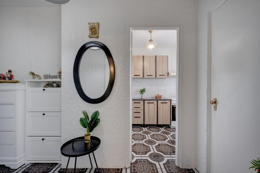 Apartament cu 2 camere semidecomandat, mobilat în 1 Mai