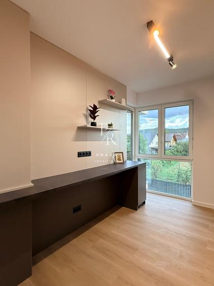 Apartament cu 3 camere decomandat, mobilat în Florești