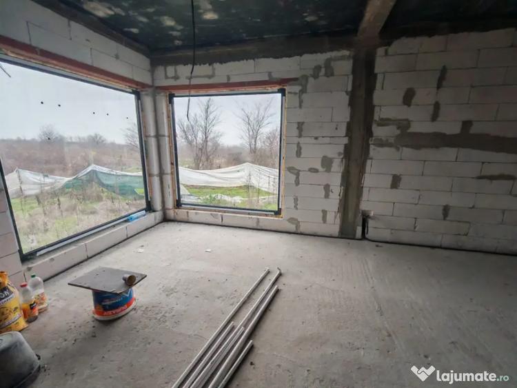 Casă cu 4 camere cu Teren 500 Mp în Cârcea