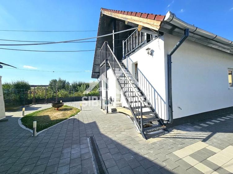 Casă individuală cu 7 camere cu Canalizare în Tineretului
