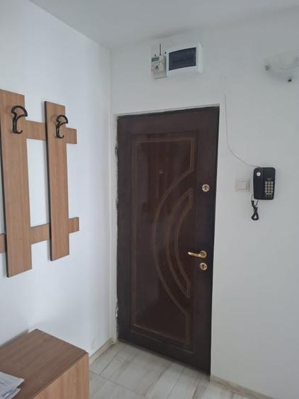Apartament cu 2 camere semidecomandat, mobilat în Brazda lui Novac