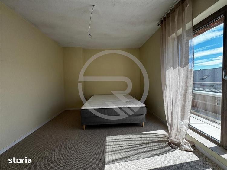 Apartament cu 3 camere semidecomandat în Borhanci