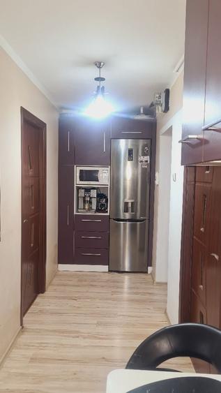 Apartament cu 3 camere decomandat în Tudor