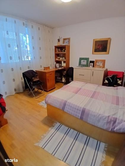 Apartament cu 4 camere decomandat în Rahova
