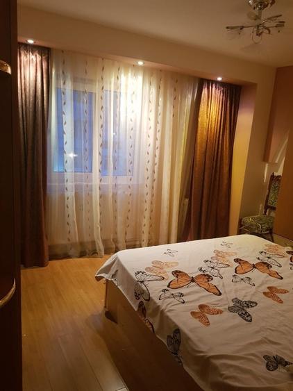 Apartament cu 3 camere decomandat în Uiești