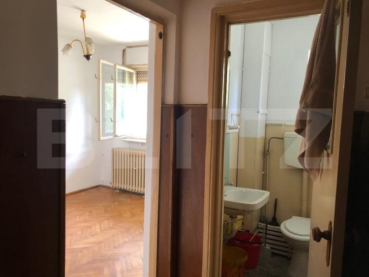 Apartament cu 3 camere semidecomandat în Micro 16