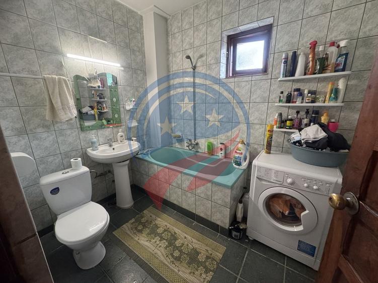 Casă individuală cu 5 camere cu Canalizare în Central