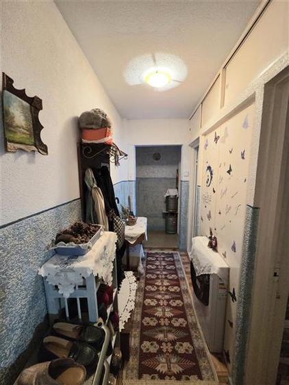 Apartament cu 3 camere semidecomandat în Groapa
