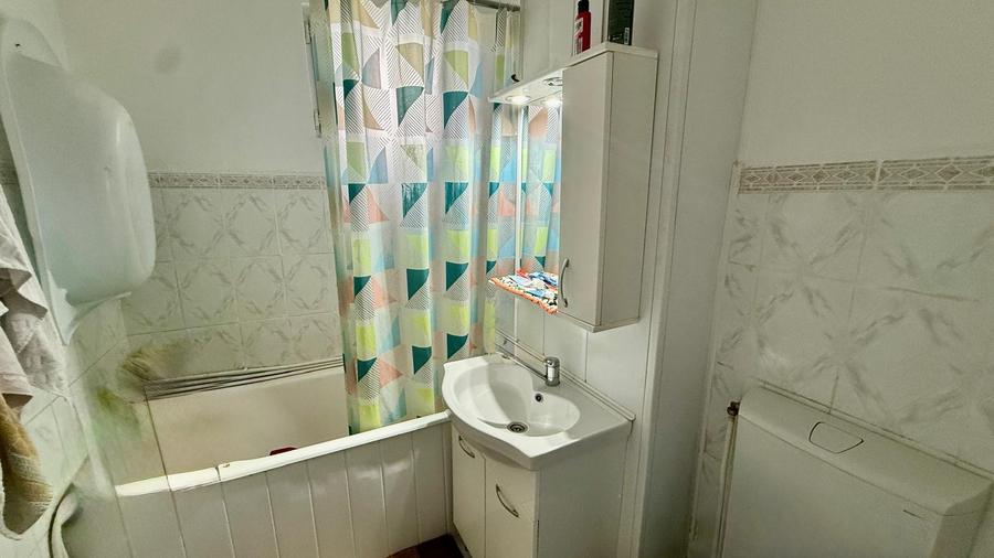 Apartament cu 3 camere decomandat în Alexandru cel Bun