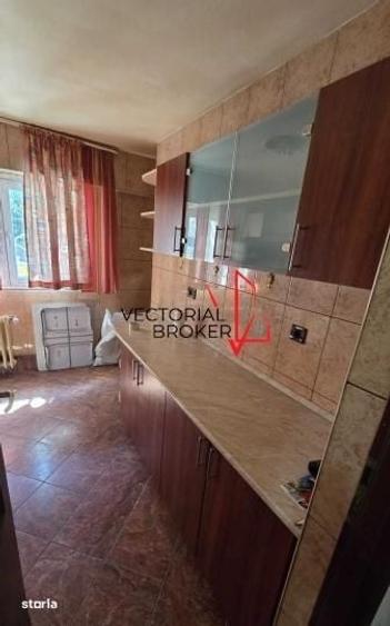 Apartament cu 4 camere decomandat în Mihai Bravu