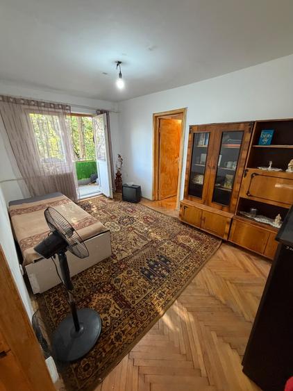 Apartament cu 3 camere nedecomandat în Dacia