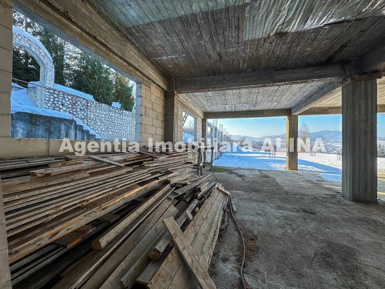 Spațiu comercial, de 2,500 mp, în 700