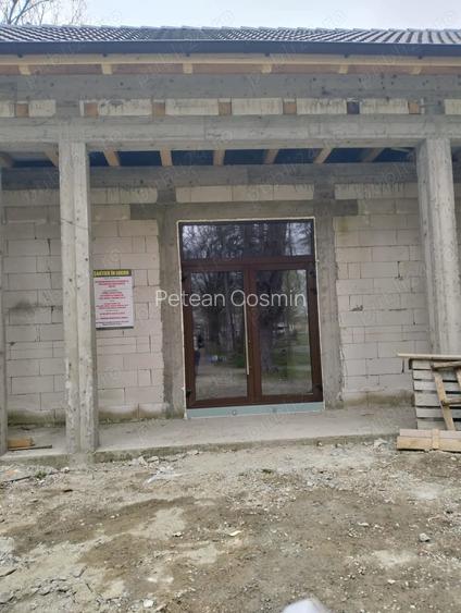 Vand locatie ultra centrala in Gherla 409 mp. 1500 euro neg.