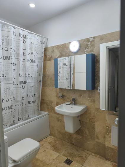 Apartament cu 3 camere decomandat în Roșu