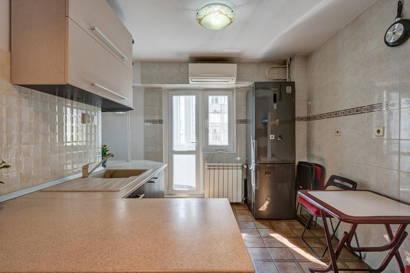 Apartament cu 3 camere decomandat, mobilat în Decebal