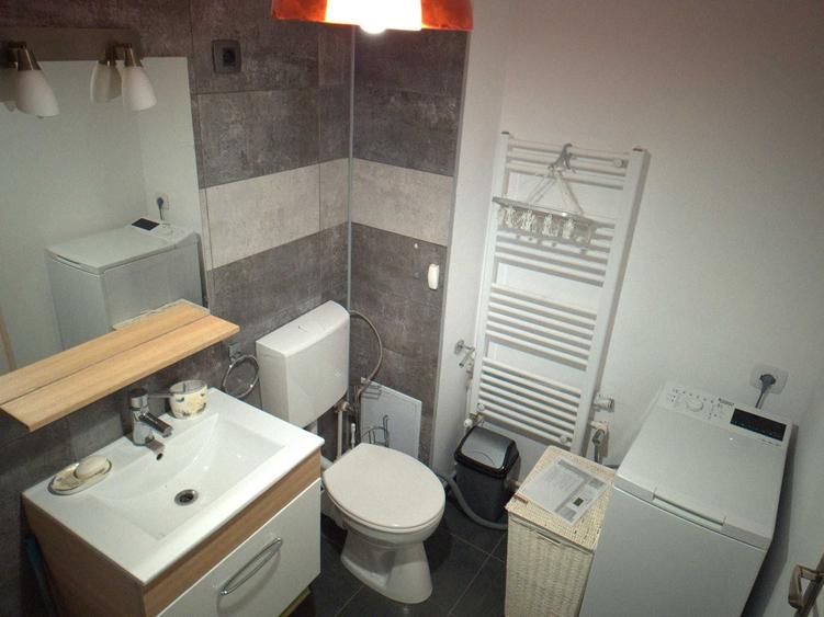 Garsonieră decomandată în Uiești