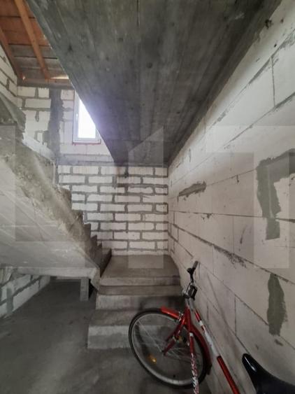 Casă cu 4 camere cu Teren 582 Mp în Teslui