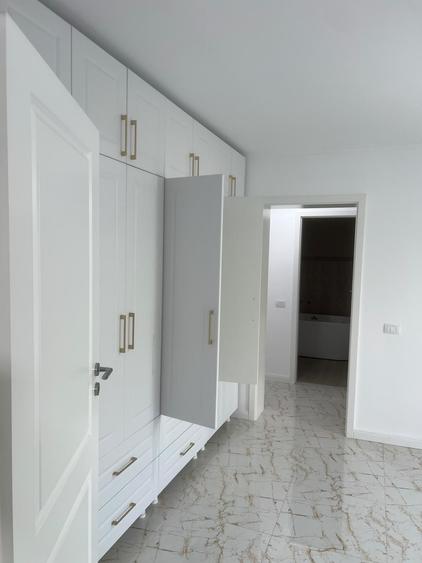 Apartament cu 3 camere semidecomandat în Crișan