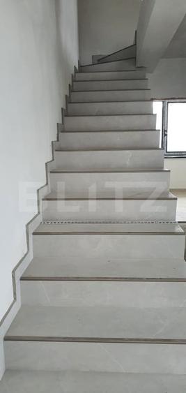 Duplex cu 3 camere cu Canalizare în Sânpetru
