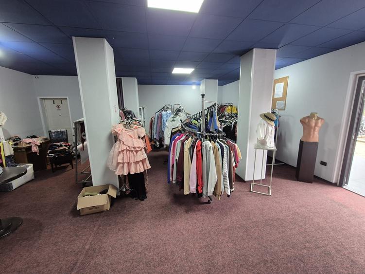 Spațiu comercial, de 100 mp, în Cacica