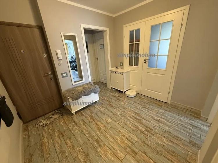 Apartament cu 4 camere semidecomandat, mobilat în Fizicienilor