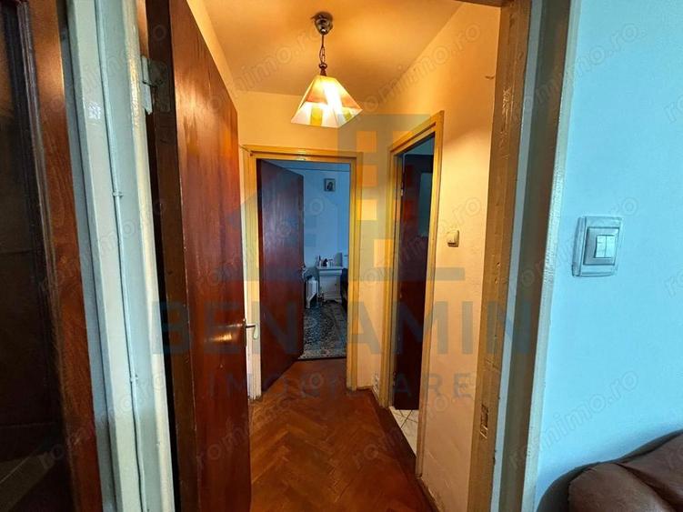 Apartament cu 2 camere semidecomandat în Centrul Civic