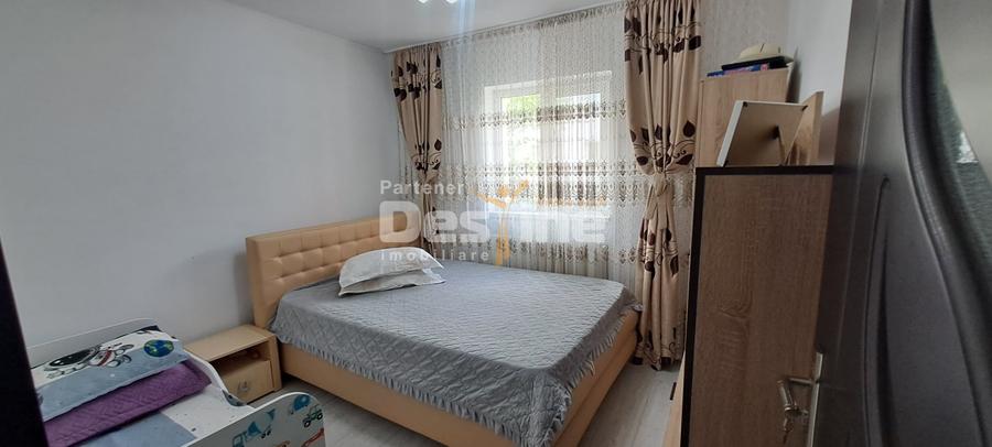 Apartament cu 3 camere semidecomandat, mobilat în Tătărași