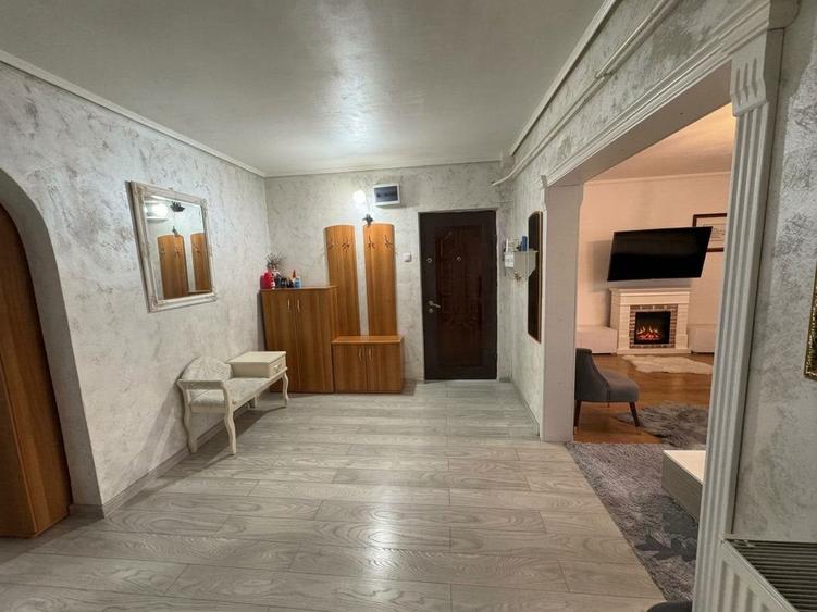 Apartament cu 4 camere decomandat în Dacia