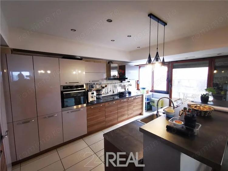 Apartament cu 4 camere în Dacia