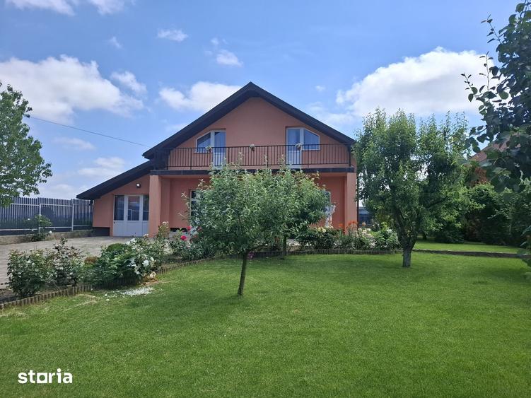 Casă cu 4 camere cu Teren 1000 Mp în Letea Veche