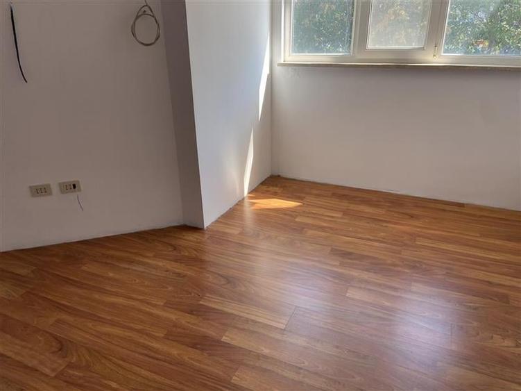 Apartament cu 4 camere decomandat, mobilat în Ultracentral