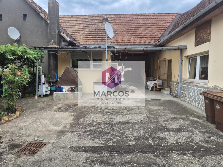 Casă individuală cu 4 camere cu Canalizare în Moniom