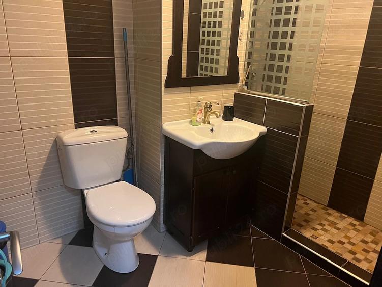 Apartament cu 3 camere decomandat în Exterior Vest