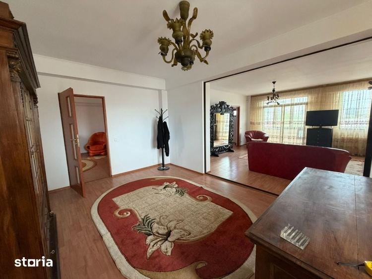 Apartament cu 5 camere semidecomandat în Domenii