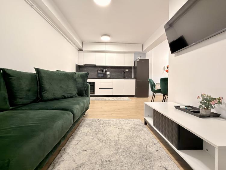 Apartament cu 2 camere semidecomandat, mobilat în Faleza Nord