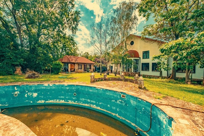 Casă individuală cu 7 camere cu Teren 4000 Mp în Izvorani