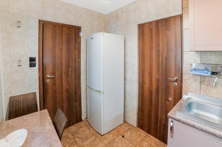 Apartament cu 3 camere semidecomandat în Baba Novac