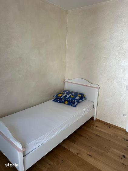 Apartament cu 4 camere decomandat, mobilat în Europa