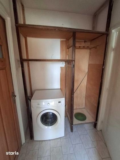 Apartament cu 3 camere semidecomandat în Policlinica