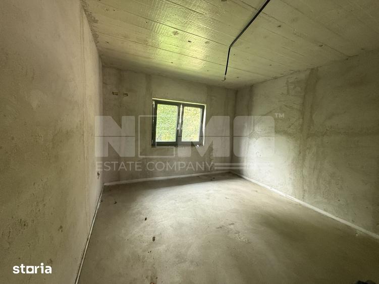 Casă cu 4 camere cu Teren 4100 Mp în Costișa