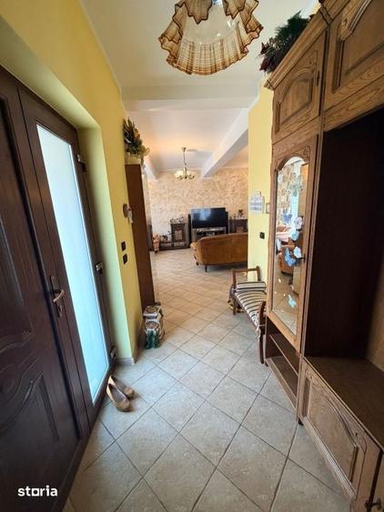 Casă cu 6 camere cu Teren 600 Mp în Bordei