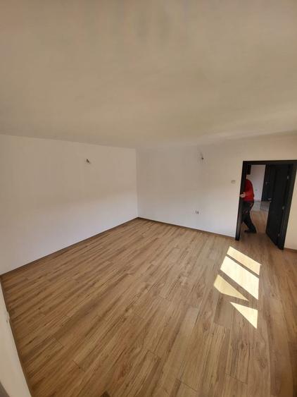 Casă individuală cu 5 camere cu Canalizare în Câlnic