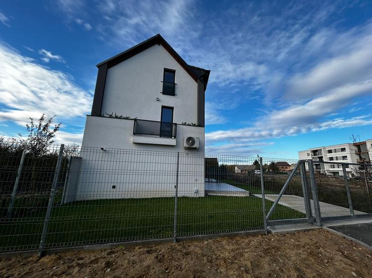 Duplex cu 4 camere cu Garaj în Șagului