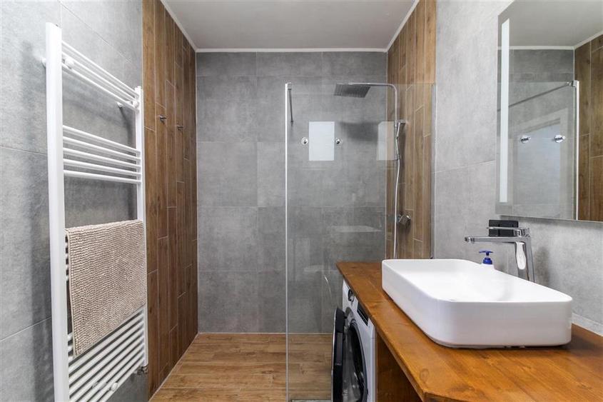 Apartament cu 2 camere semidecomandat, mobilat în Mărăști