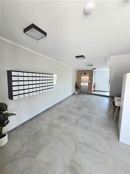 Apartament cu 3 camere semidecomandat în Exterior Nord