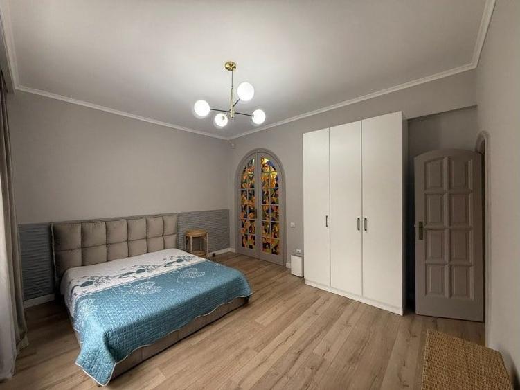Apartament cu 3 camere, mobilat în Primăverii