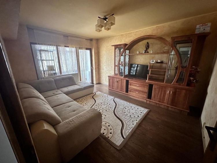Apartament cu 3 camere decomandat în Lăpuș
