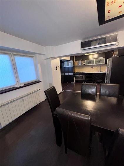 Apartament cu 4 camere semidecomandat, mobilat în Central
