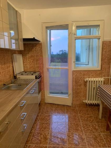Apartament cu 3 camere decomandat în Colentina
