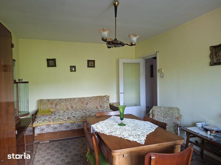 Apartament cu 4 camere decomandat în Central